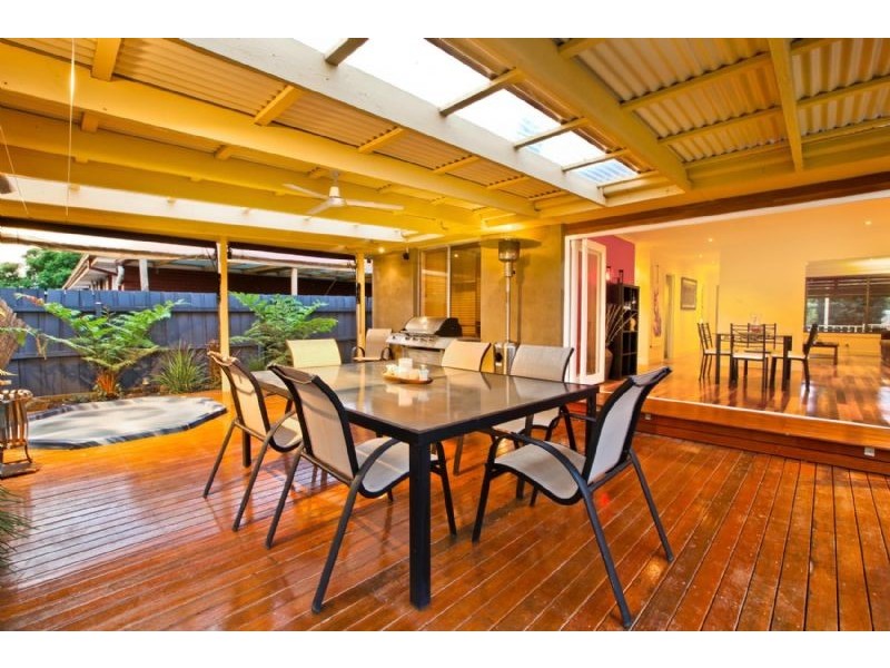 11 Altair Court, Gladstone Park VIC 3043