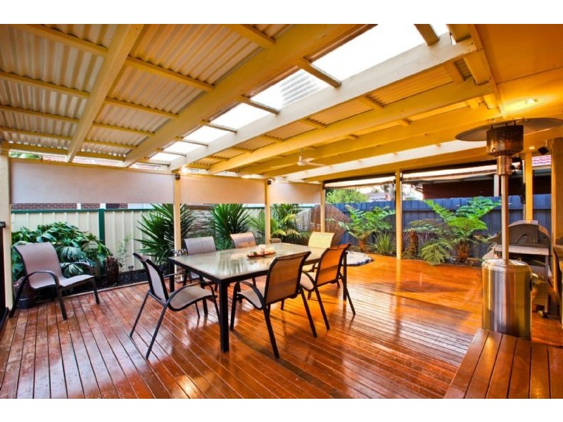 11 Altair Court, Gladstone Park VIC 3043