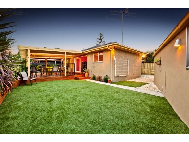 11 Altair Court, Gladstone Park VIC 3043
