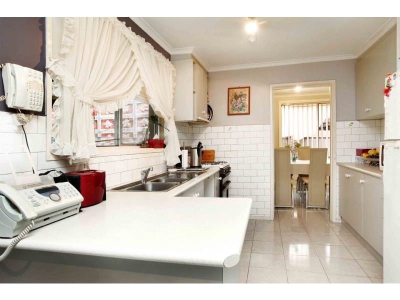 6 Warren Place, Gladstone Park VIC 3043