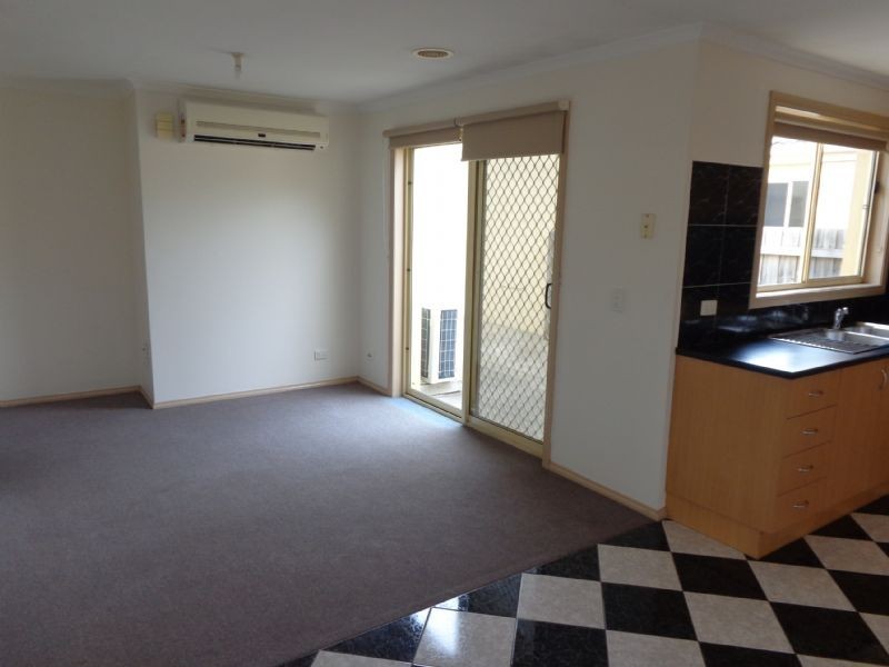 2/48 Sharps Rd, Tullamarine VIC 3043