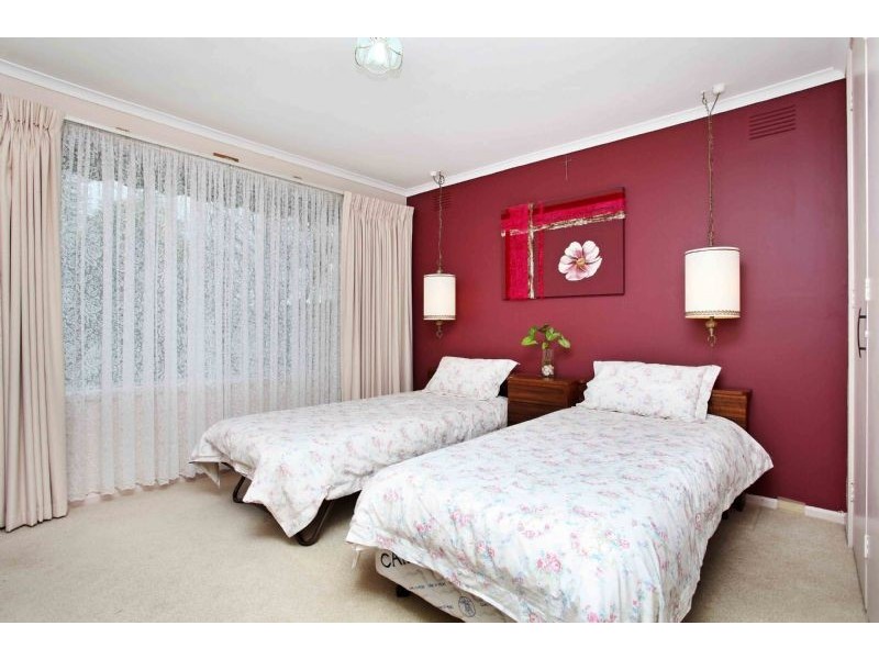 9 Abinger Court, Gladstone Park VIC 3043