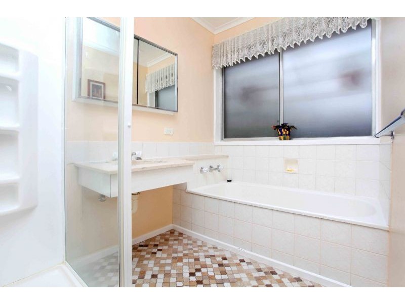 9 Abinger Court, Gladstone Park VIC 3043