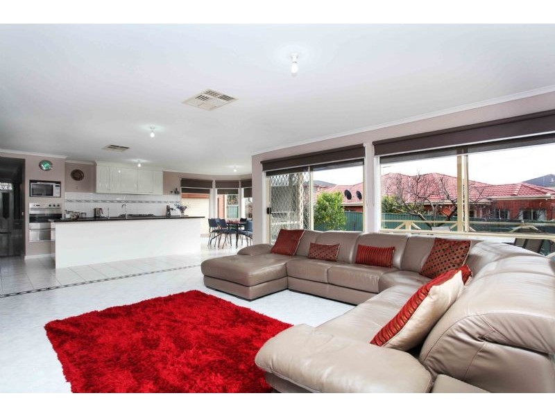 5 Cobblestone Drive, Attwood VIC 3049