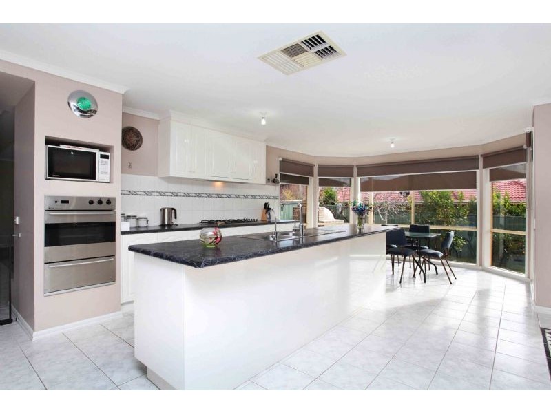 5 Cobblestone Drive, Attwood VIC 3049