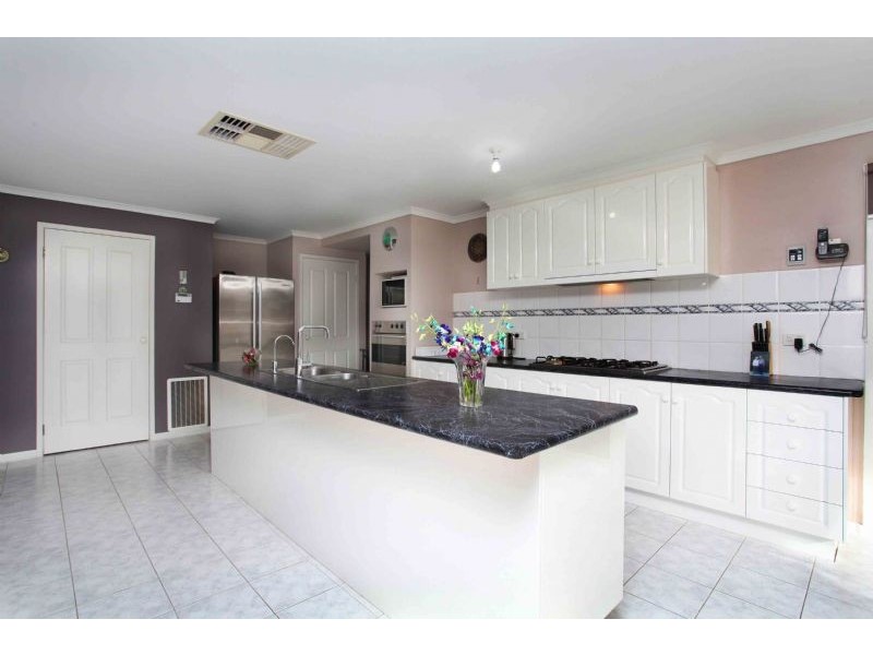 5 Cobblestone Drive, Attwood VIC 3049