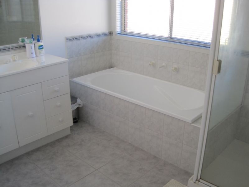 15 Tigris Court, Roxburgh Park VIC 3064