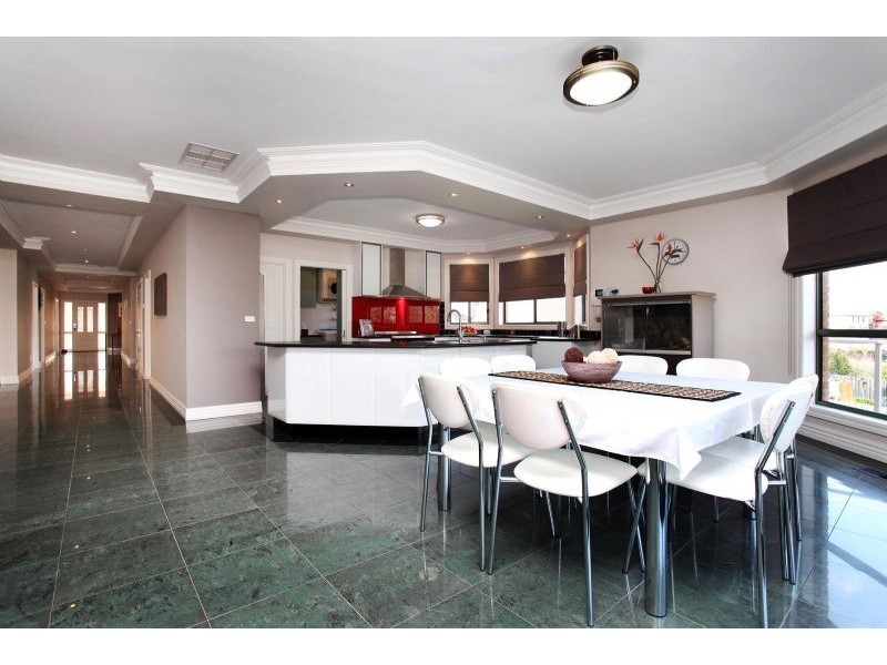 16 Arkley Drive, Greenvale VIC 3059