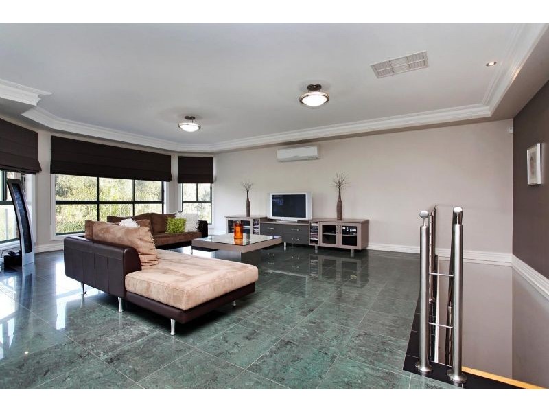 16 Arkley Drive, Greenvale VIC 3059