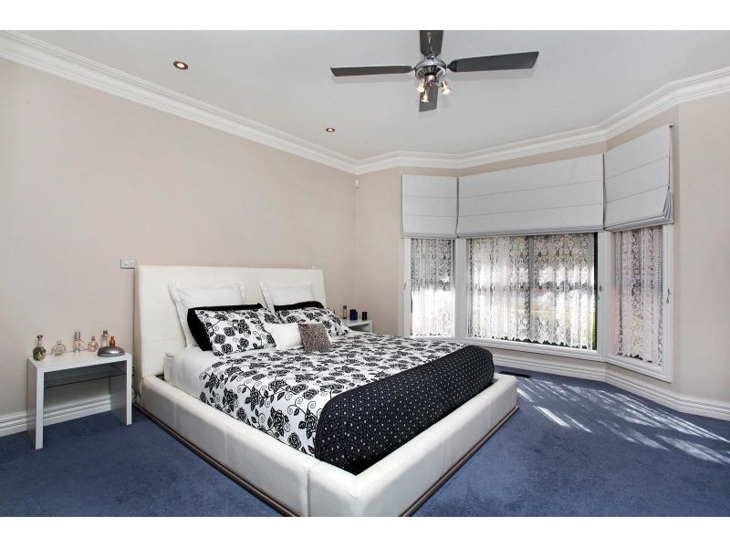 16 Arkley Drive, Greenvale VIC 3059