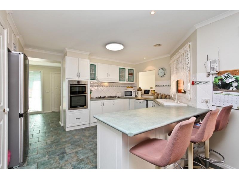 32 Willowbank Way, Attwood VIC 3049