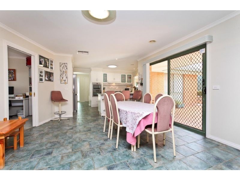 32 Willowbank Way, Attwood VIC 3049
