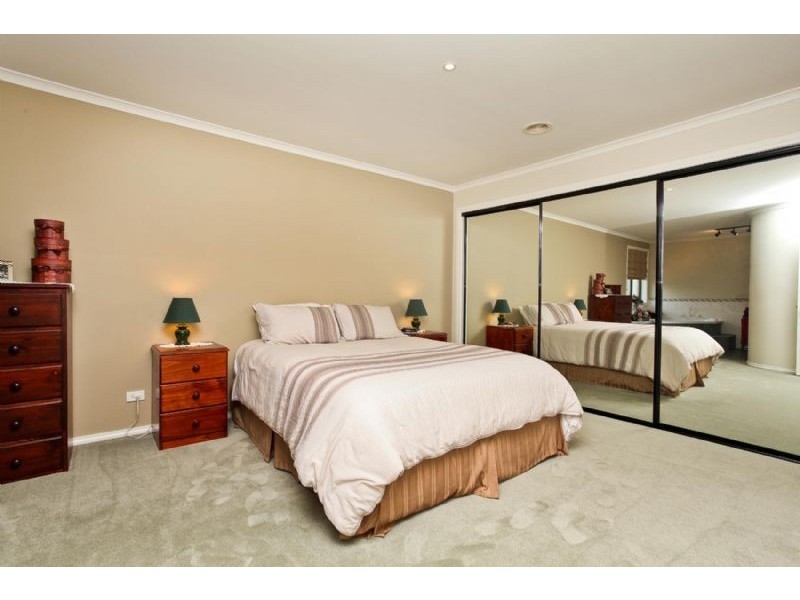 32 Willowbank Way, Attwood VIC 3049