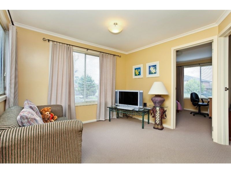 56 Wolverton Drive, Gladstone Park VIC 3043