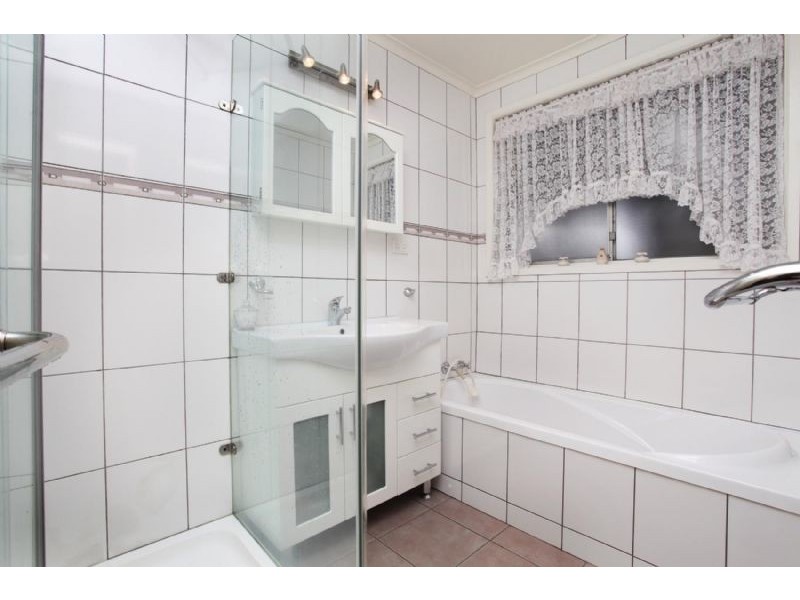 56 Wolverton Drive, Gladstone Park VIC 3043