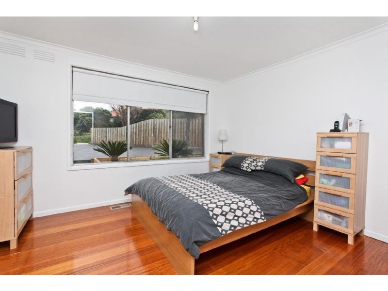 6 Dalton Place, Gladstone Park VIC 3043