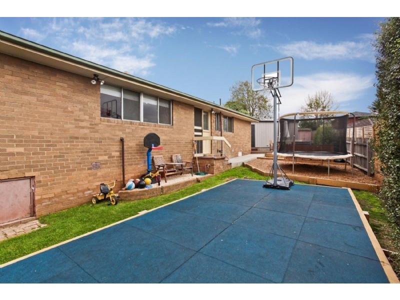 6 Dalton Place, Gladstone Park VIC 3043