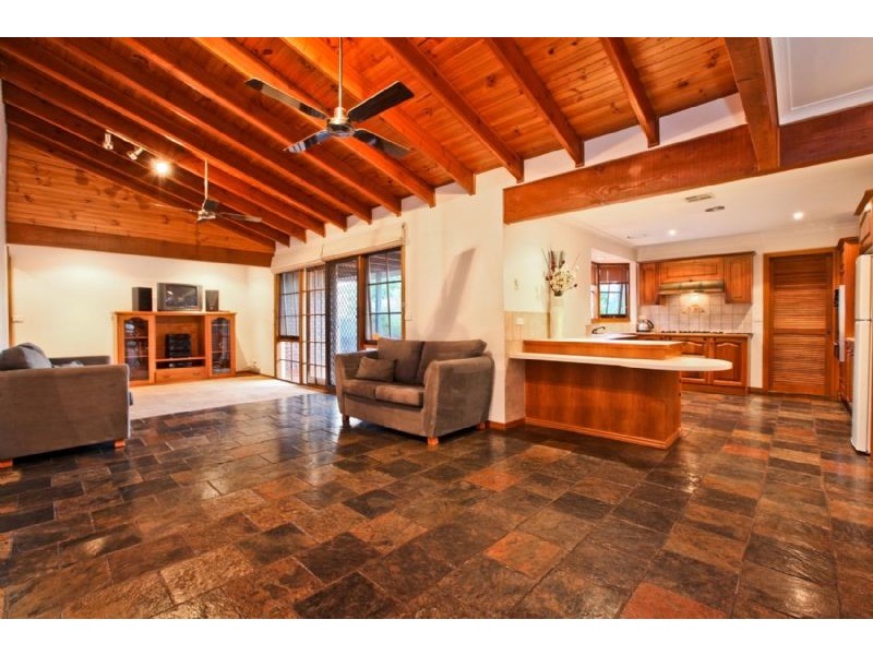 1 Overton Court, Greenvale VIC 3059