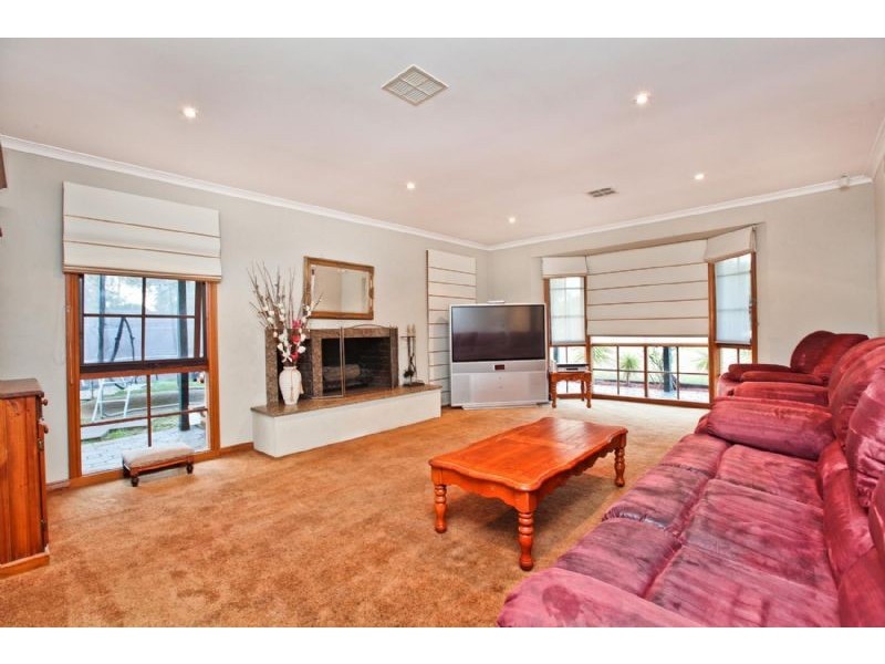 1 Overton Court, Greenvale VIC 3059