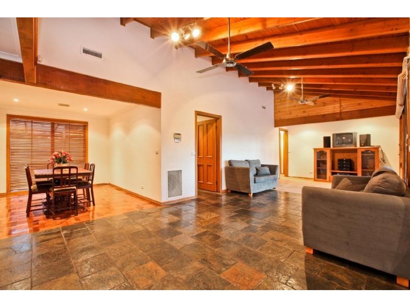 1 Overton Court, Greenvale VIC 3059