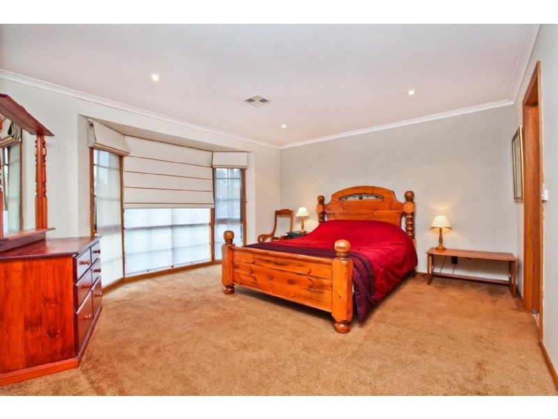 1 Overton Court, Greenvale VIC 3059