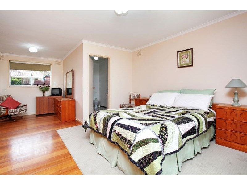 9 Abinger Court, Gladstone Park VIC 3043