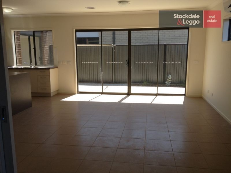 11 Thoresby Circuit, Craigieburn VIC 3064