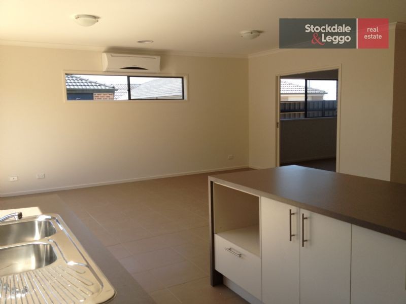 11 Thoresby Circuit, Craigieburn VIC 3064