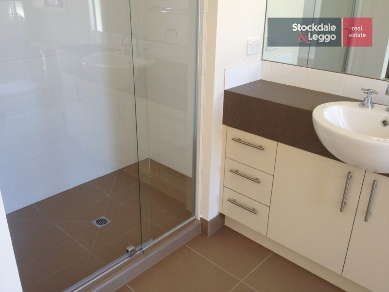 11 Thoresby Circuit, Craigieburn VIC 3064