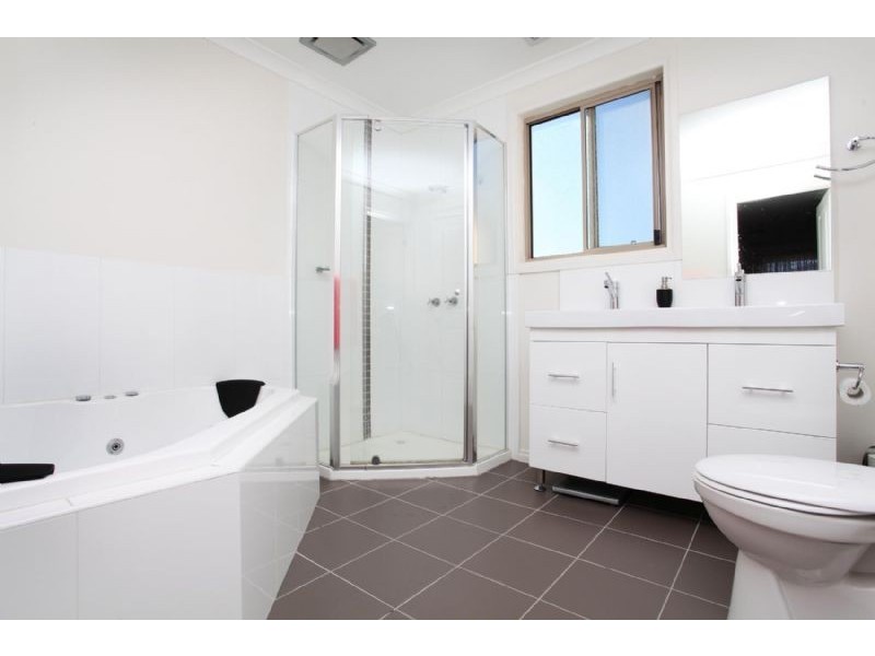 2/82-84 Hillcrest Drive, Westmeadows VIC 3049