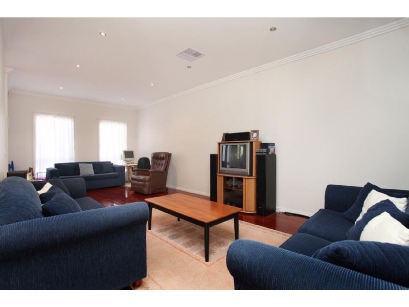 2/82-84 Hillcrest Drive, Westmeadows VIC 3049