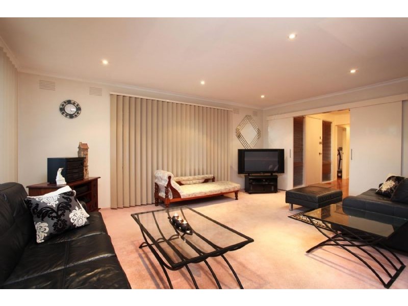 29 Beresford Crescent, Gladstone Park VIC 3043