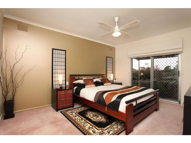 29 Beresford Crescent, Gladstone Park VIC 3043