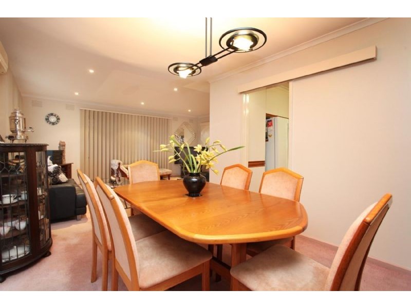 29 Beresford Crescent, Gladstone Park VIC 3043