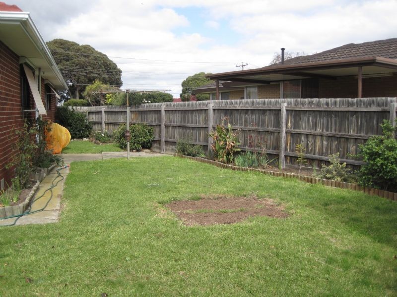 19 Parnell Crescent, Gladstone Park VIC 3043