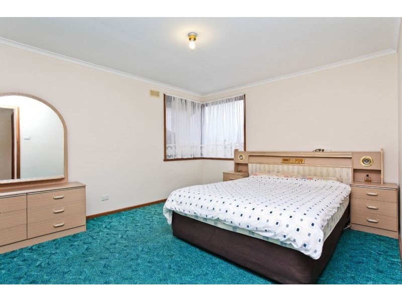 54 Burnleigh Drive, Gladstone Park VIC 3043
