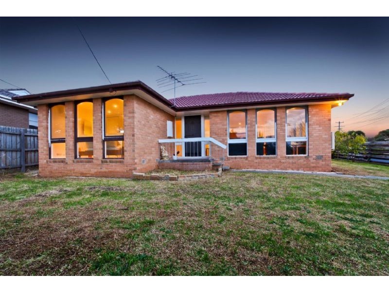 77 Wolverton Drive, Gladstone Park VIC 3043