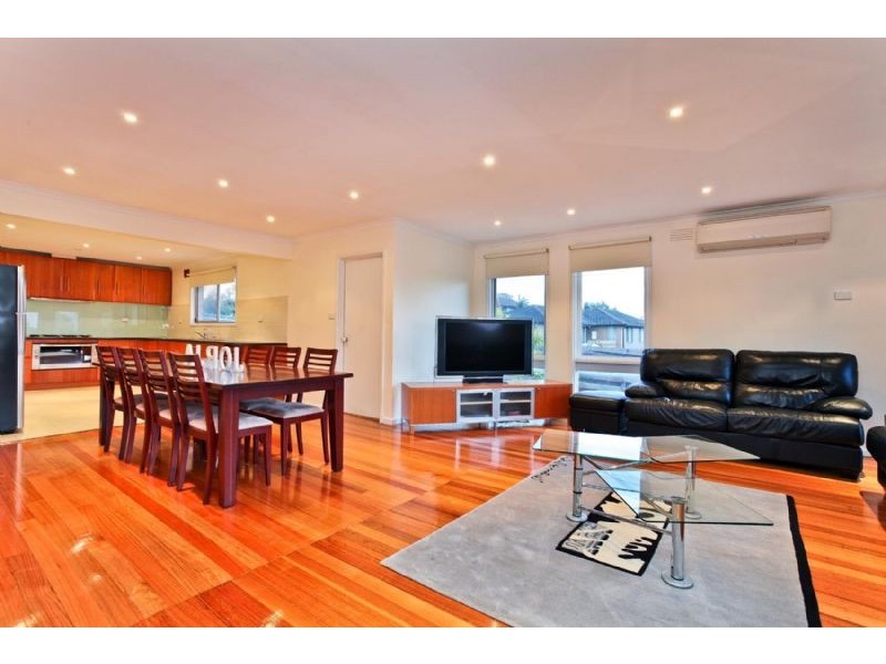 77 Wolverton Drive, Gladstone Park VIC 3043