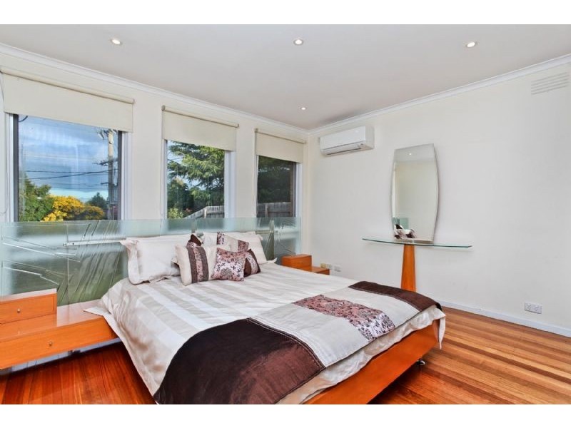 77 Wolverton Drive, Gladstone Park VIC 3043