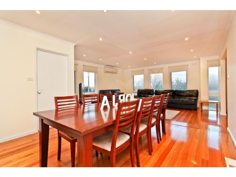 77 Wolverton Drive, Gladstone Park VIC 3043