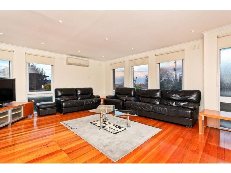 77 Wolverton Drive, Gladstone Park VIC 3043