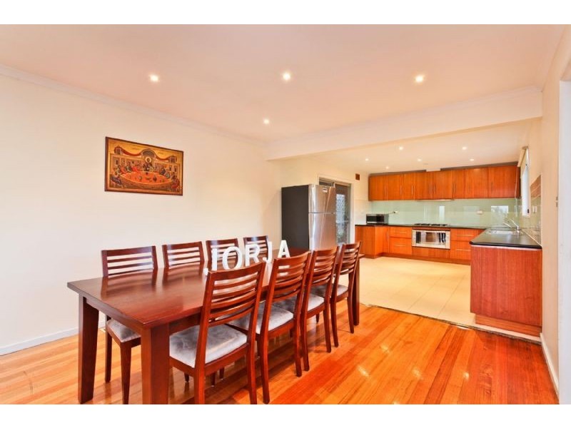 77 Wolverton Drive, Gladstone Park VIC 3043