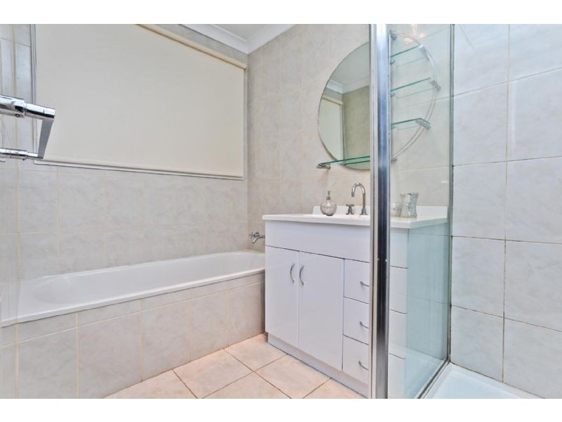 77 Wolverton Drive, Gladstone Park VIC 3043