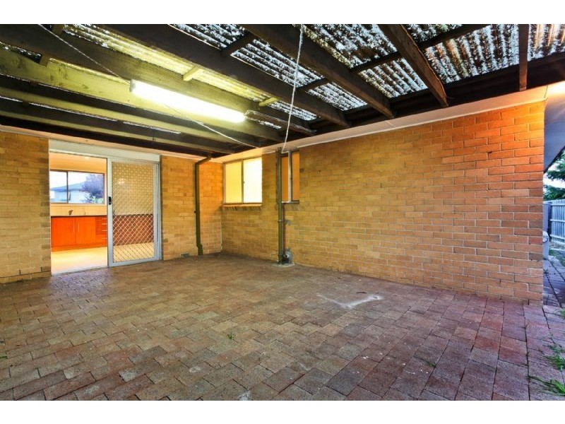 77 Wolverton Drive, Gladstone Park VIC 3043