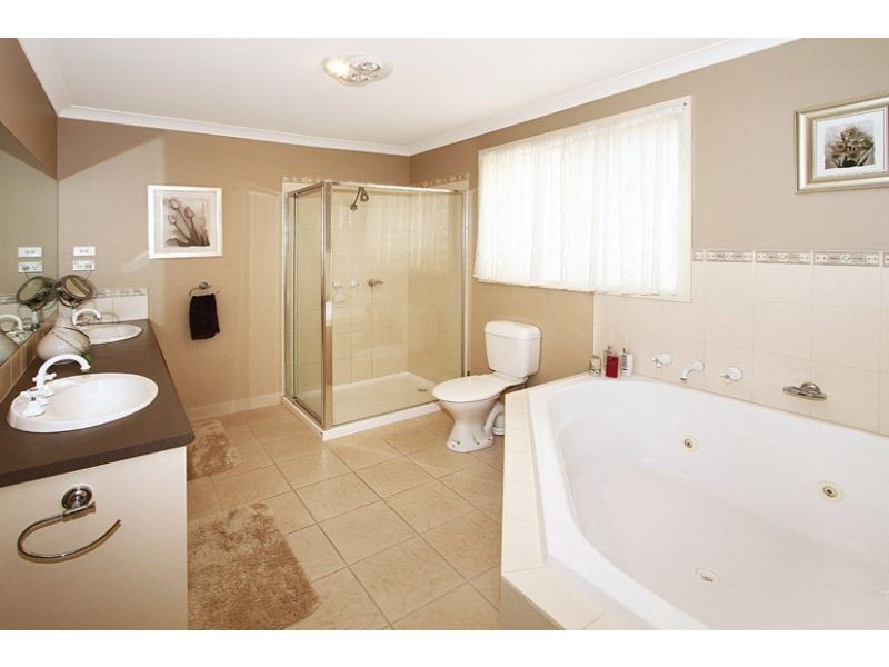 13 Marjon Court, Attwood VIC 3049