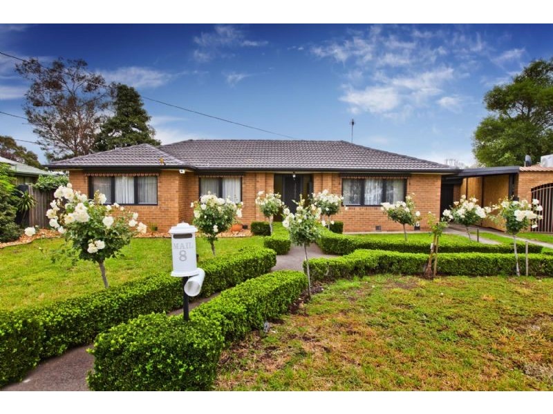 8 Oldfield Grove, Gladstone Park VIC 3043
