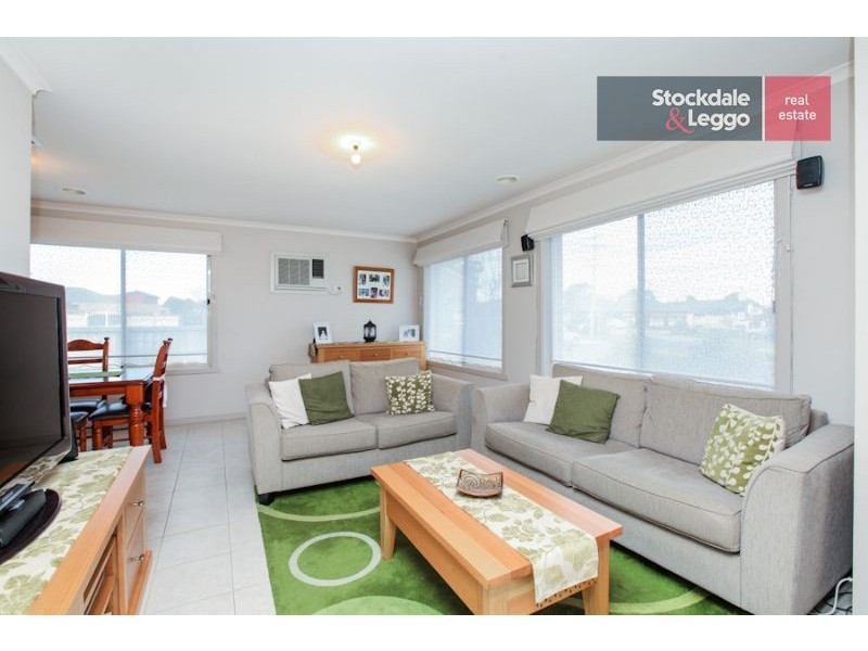 239 Carrick Drive, Gladstone Park VIC 3043