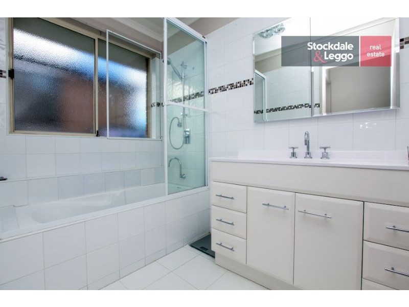 239 Carrick Drive, Gladstone Park VIC 3043