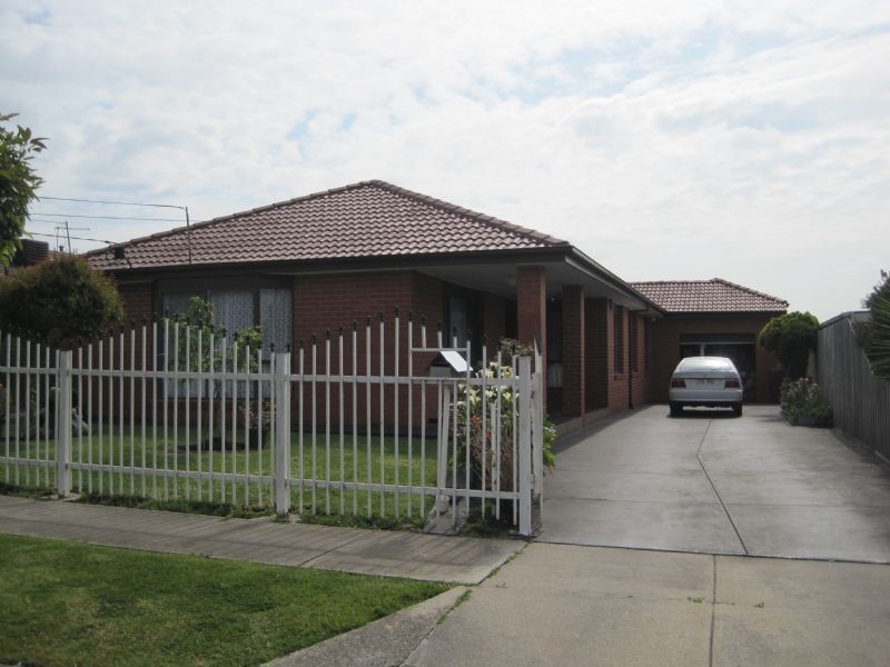 104 Lenoak Street, Gladstone Park VIC 3043