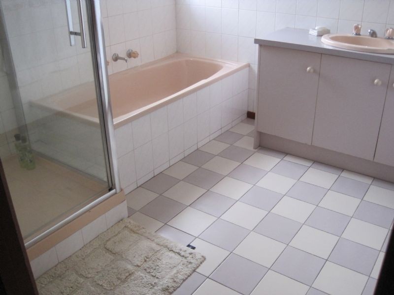 104 Lenoak Street, Gladstone Park VIC 3043